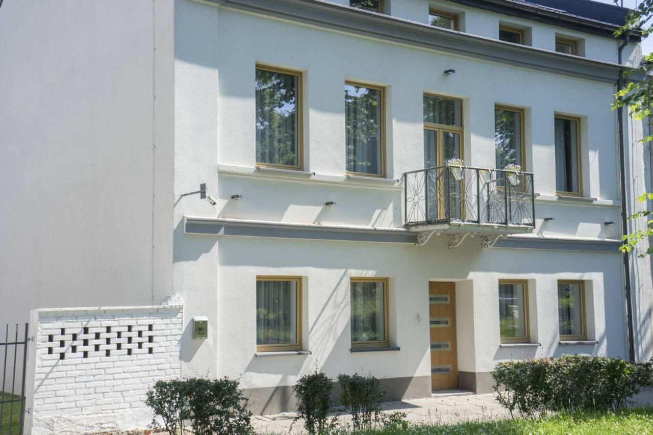Отель Hotel Inner City Кутно-9